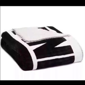 Pink Victoria’s Secret Sherpa blanket New logo rare